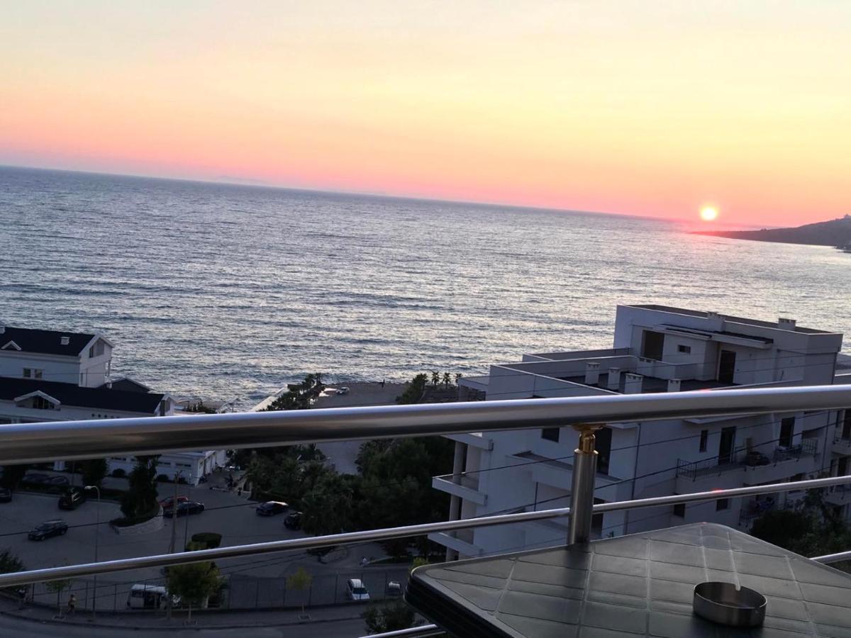 Bluemoon Suites Sarande Bagian luar foto