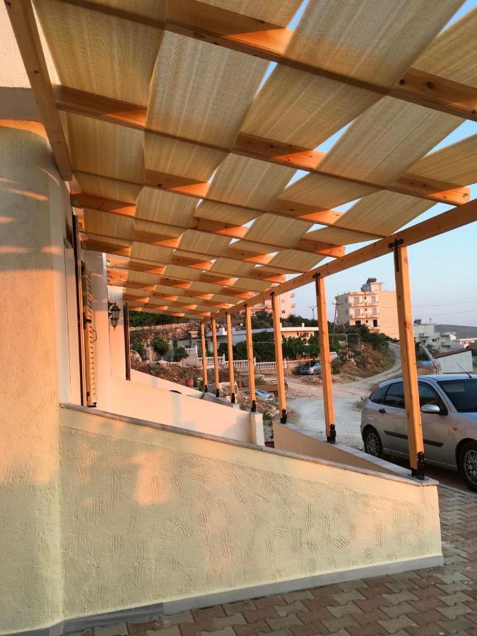Bluemoon Suites Sarande Bagian luar foto