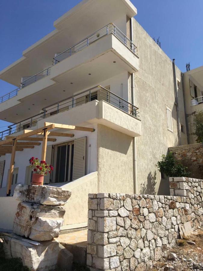 Bluemoon Suites Sarande Bagian luar foto