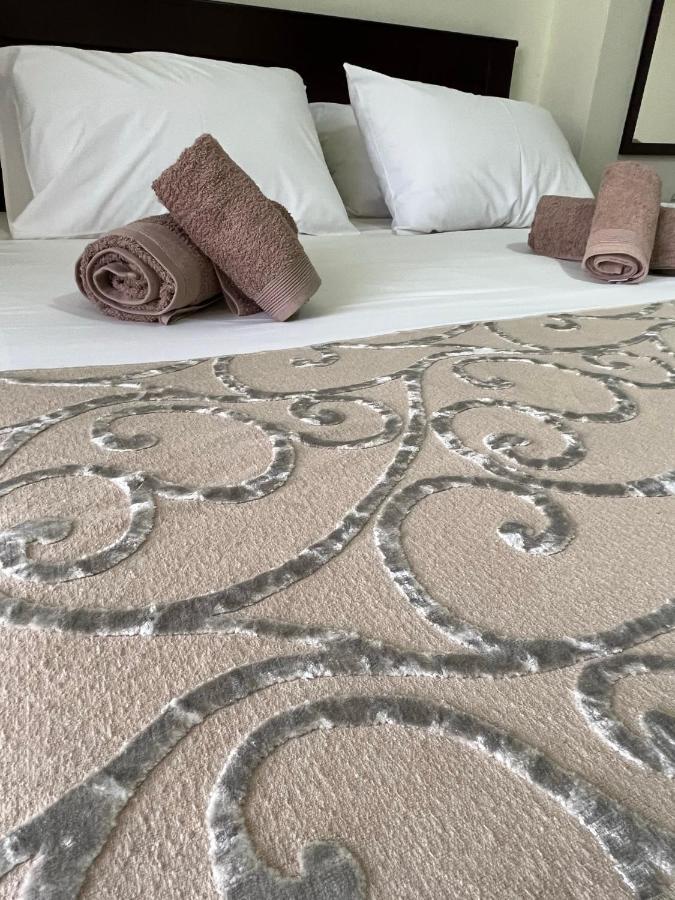 Bluemoon Suites Sarande Bagian luar foto