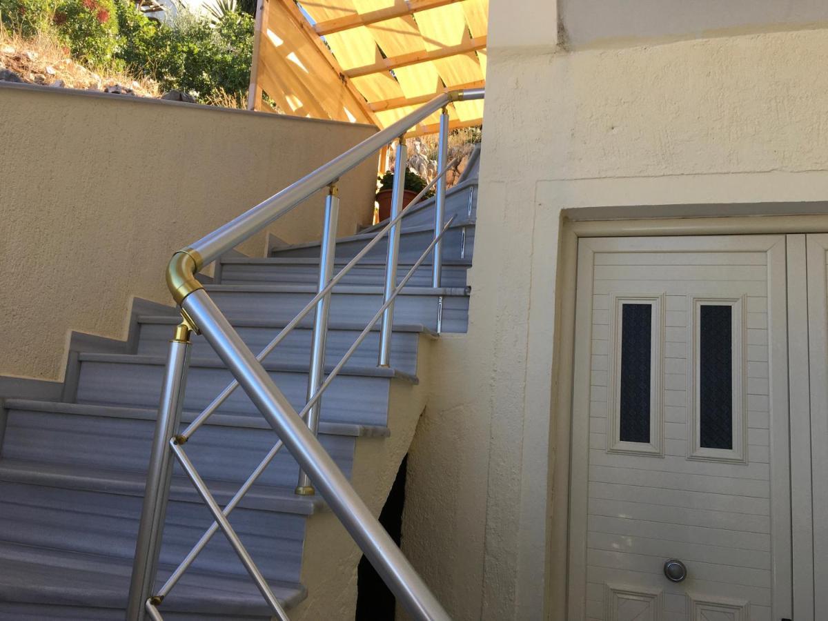 Bluemoon Suites Sarande Bagian luar foto