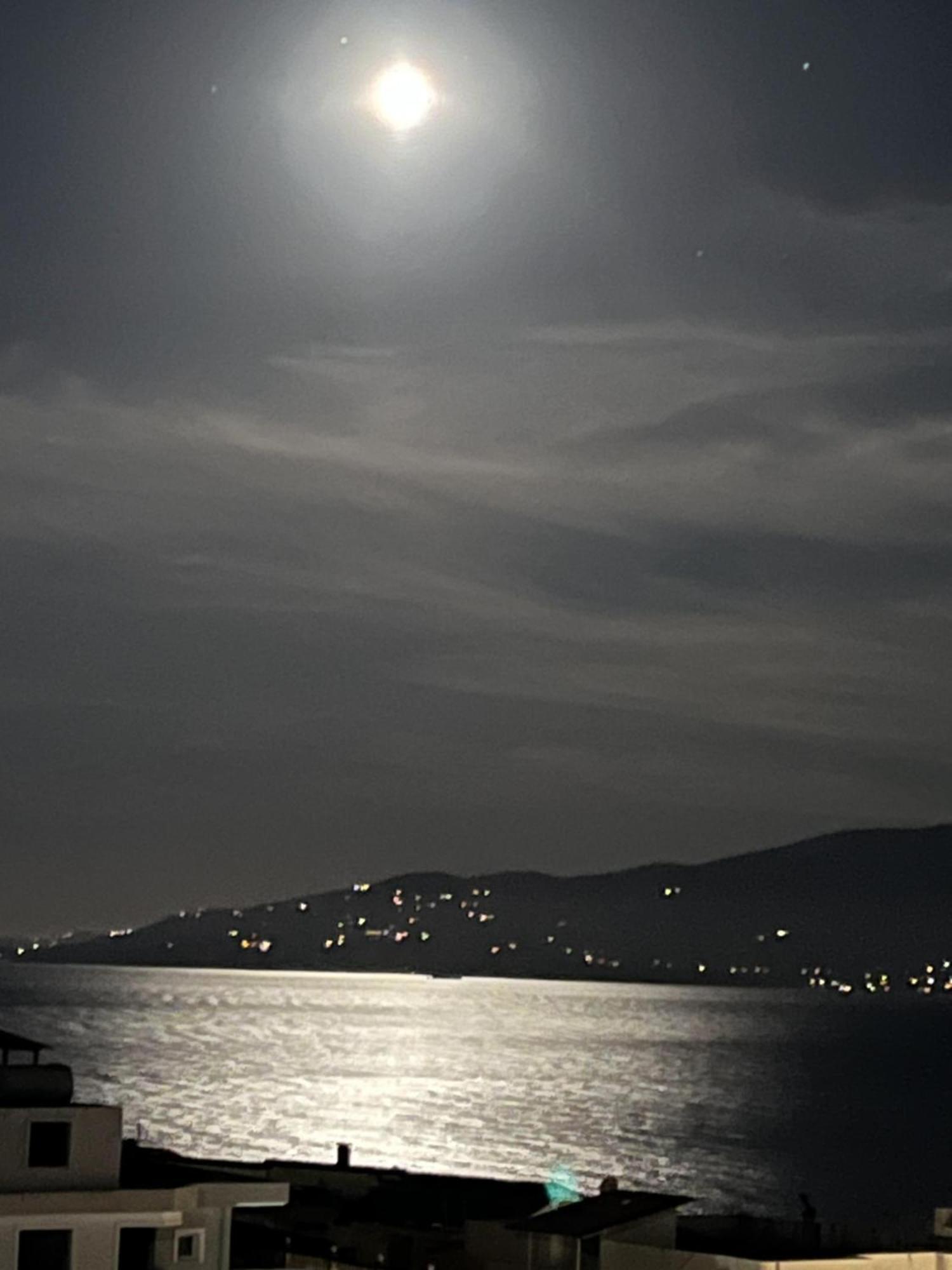 Bluemoon Suites Sarande Bagian luar foto