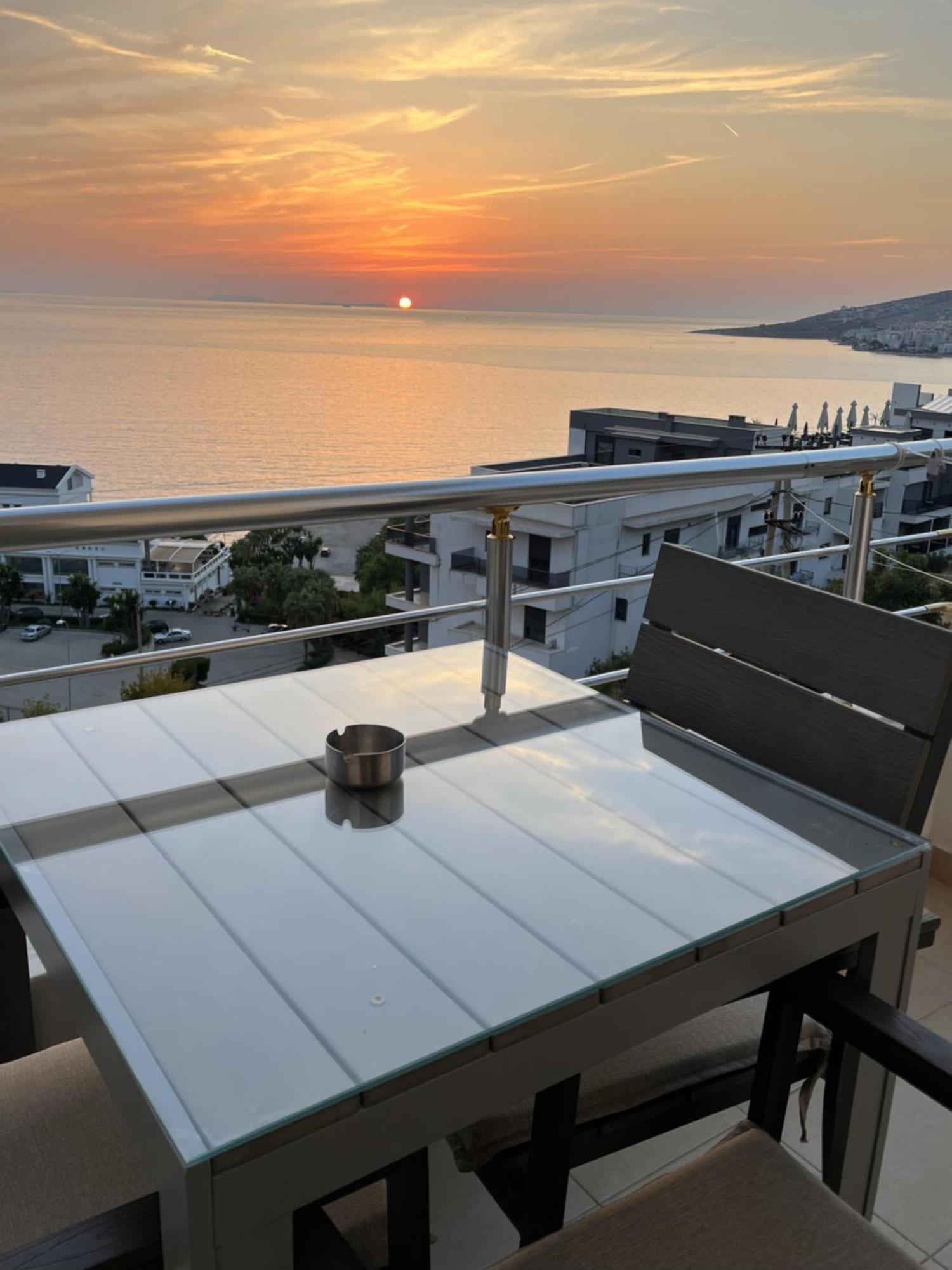 Bluemoon Suites Sarande Bagian luar foto