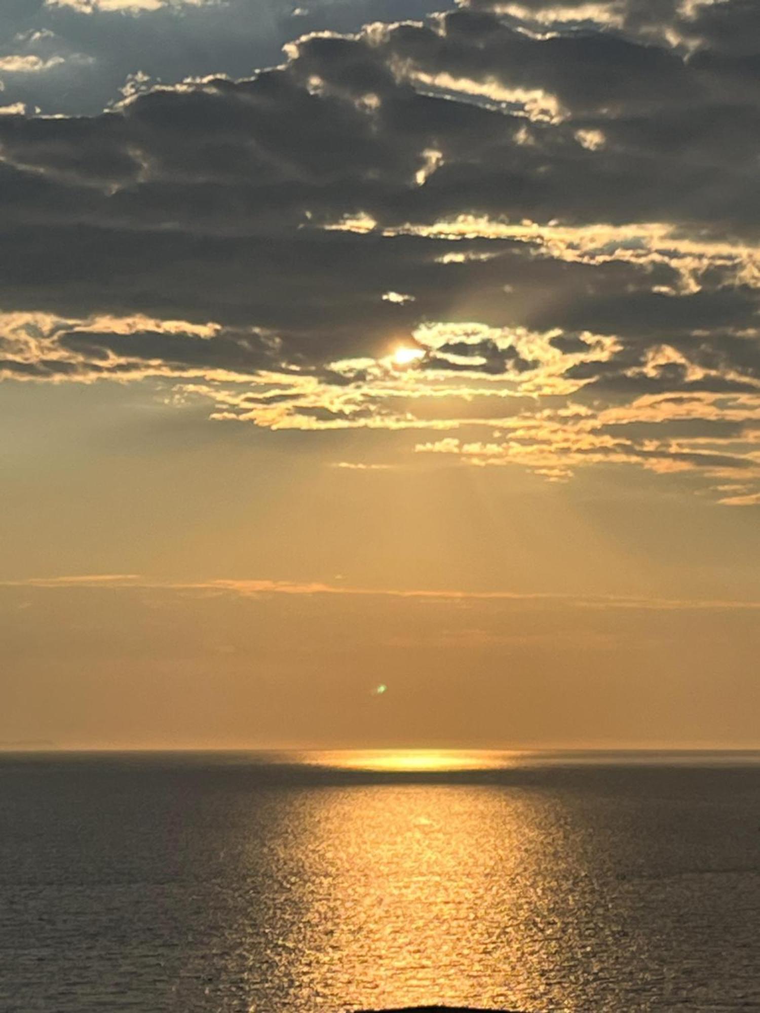 Bluemoon Suites Sarande Bagian luar foto