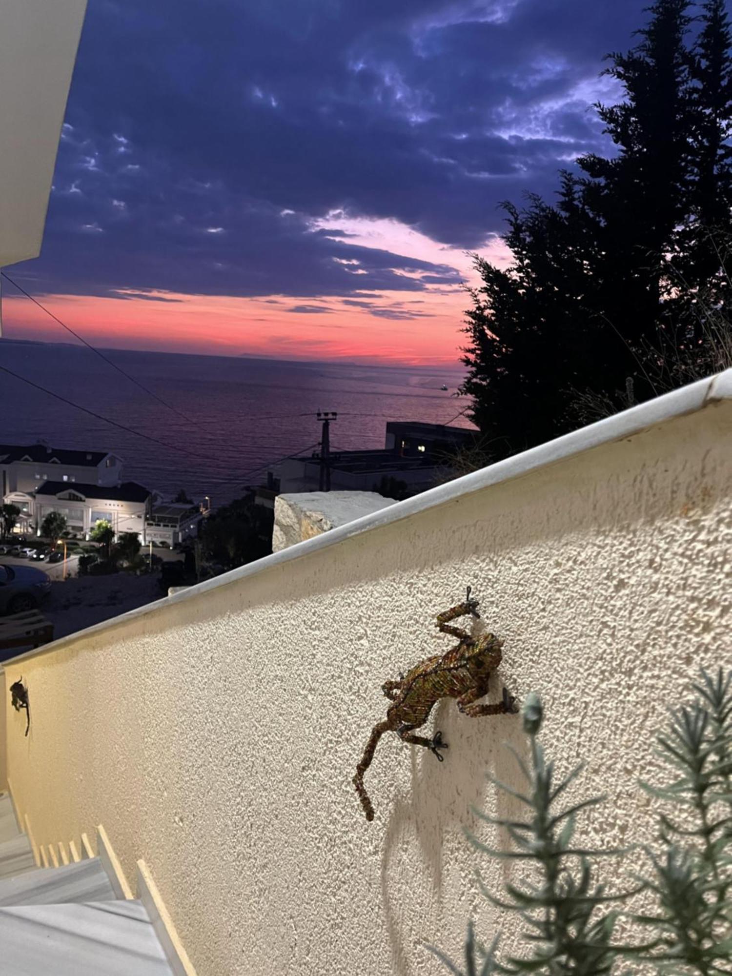 Bluemoon Suites Sarande Bagian luar foto