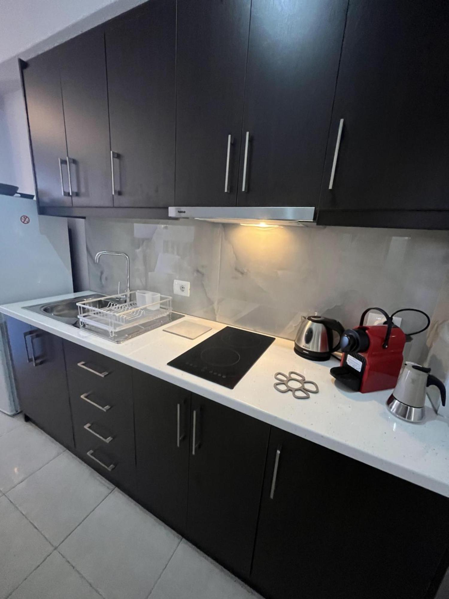 Bluemoon Suites Sarande Bagian luar foto