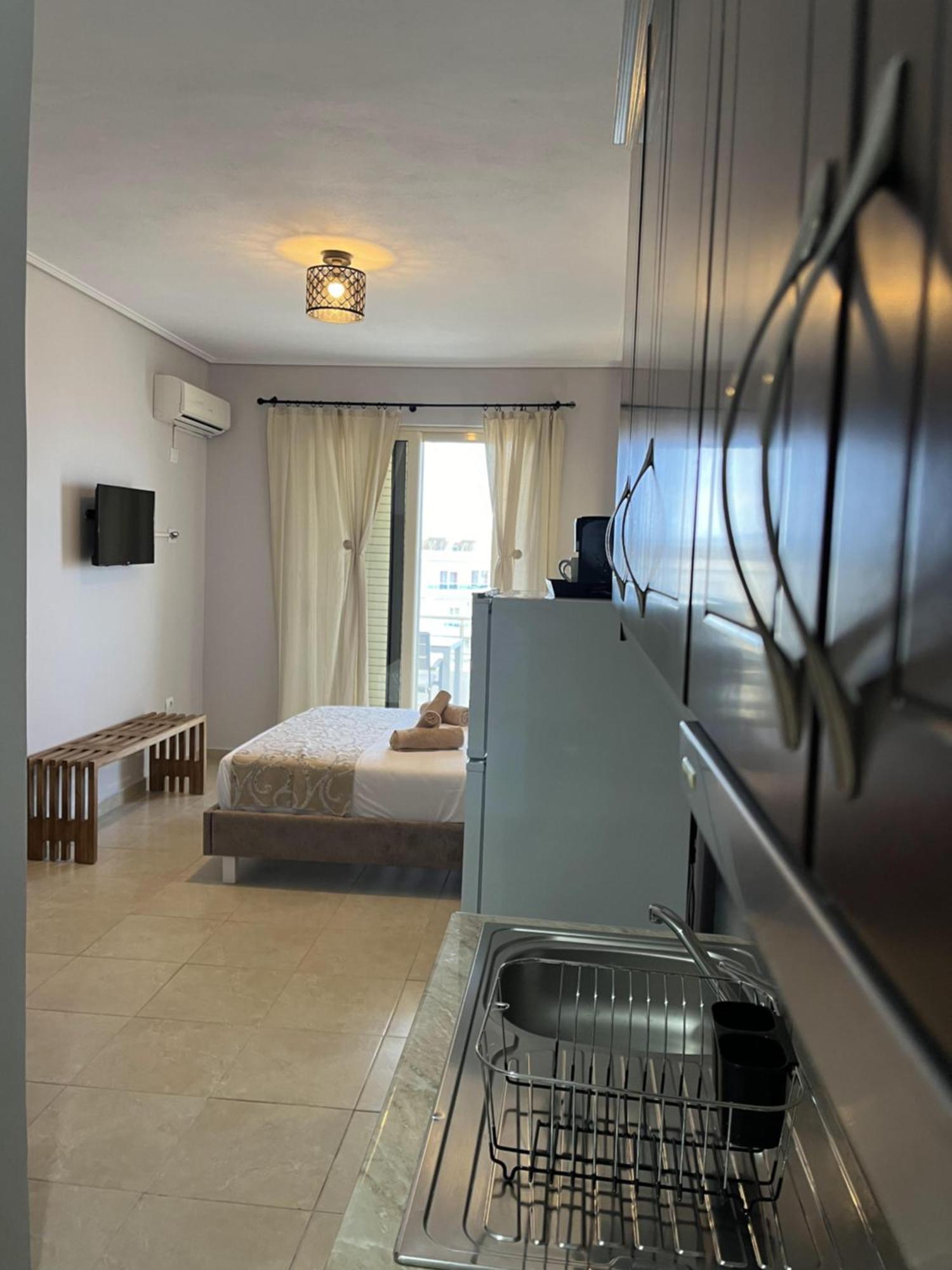 Bluemoon Suites Sarande Bagian luar foto