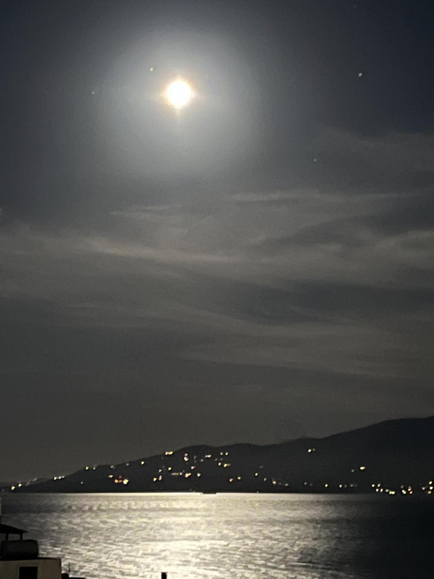 Bluemoon Suites Sarande Bagian luar foto