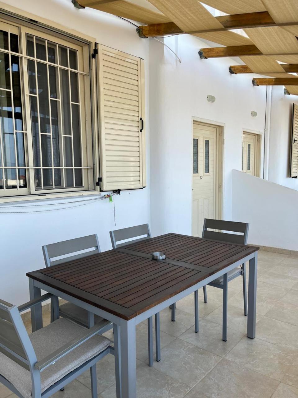 Bluemoon Suites Sarande Bagian luar foto
