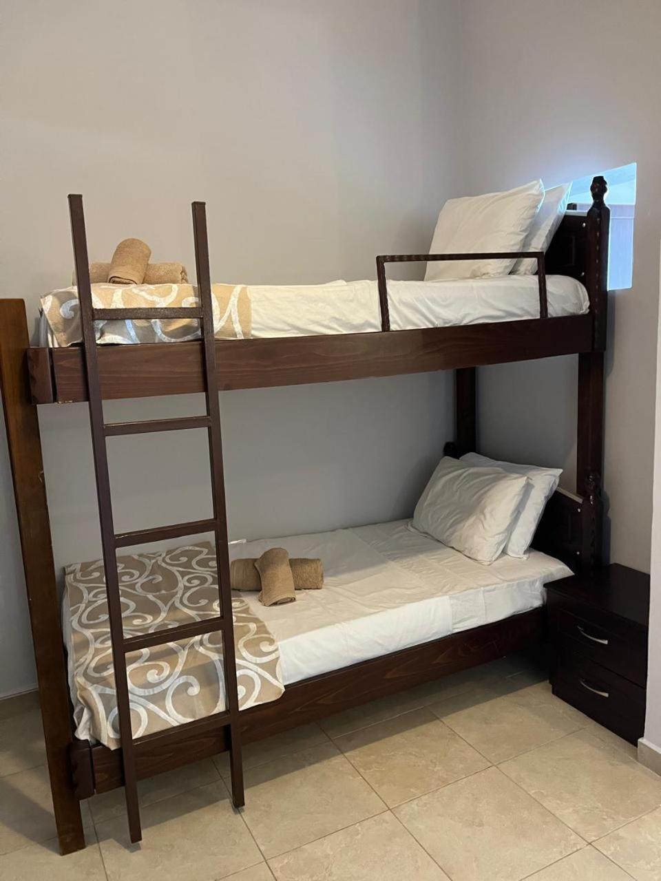 Bluemoon Suites Sarande Bagian luar foto