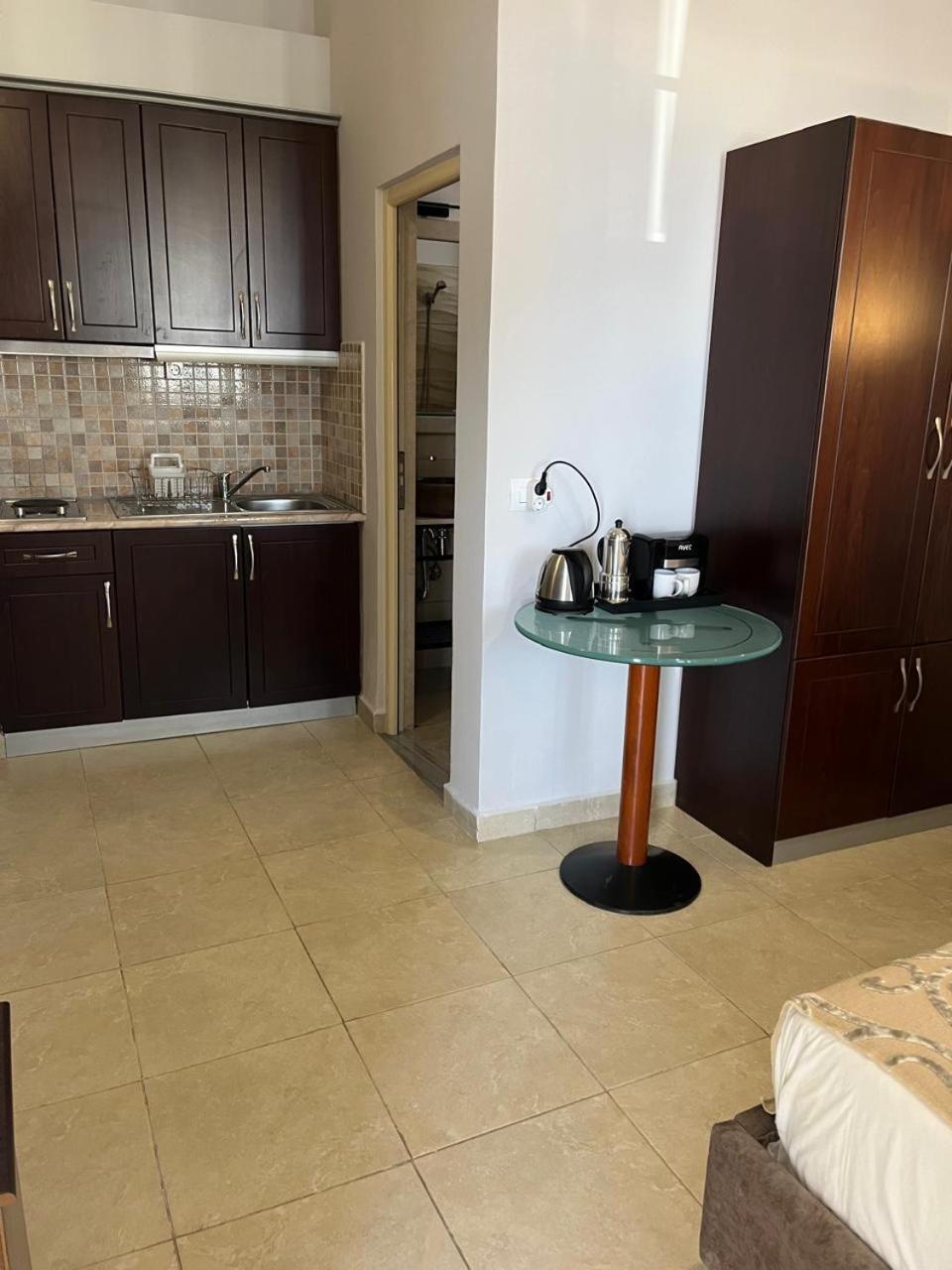 Bluemoon Suites Sarande Bagian luar foto