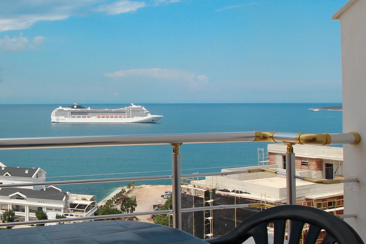 Bluemoon Suites Sarande Bagian luar foto